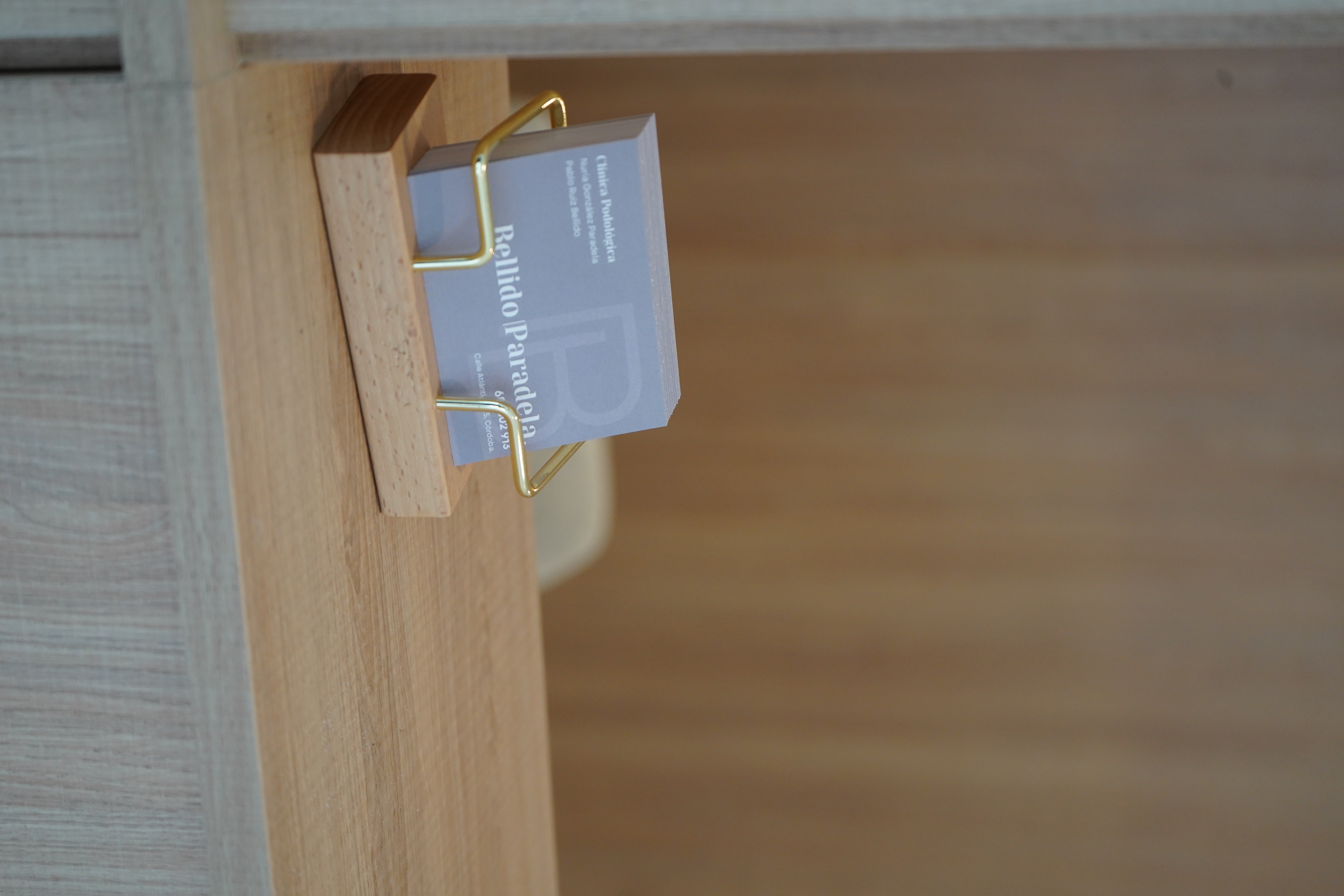 Recepción y mostrador de la Clínica Bellido Paradela